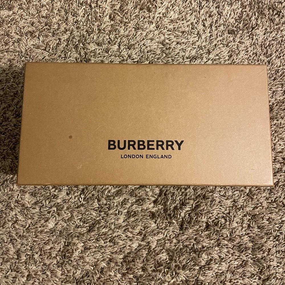 BURBERRY SHOE BOX